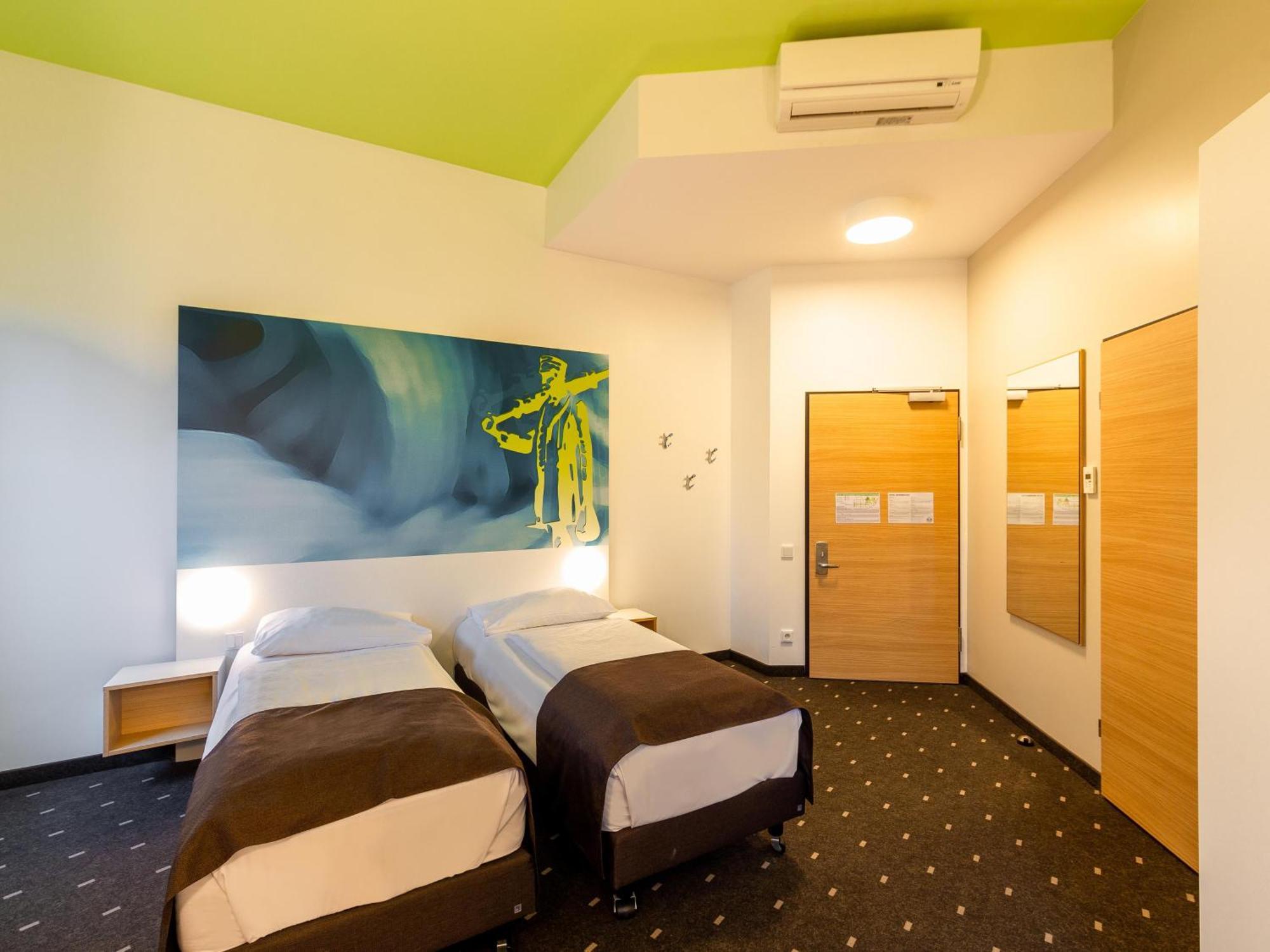 B&B Hotel Крефелд Екстериор снимка