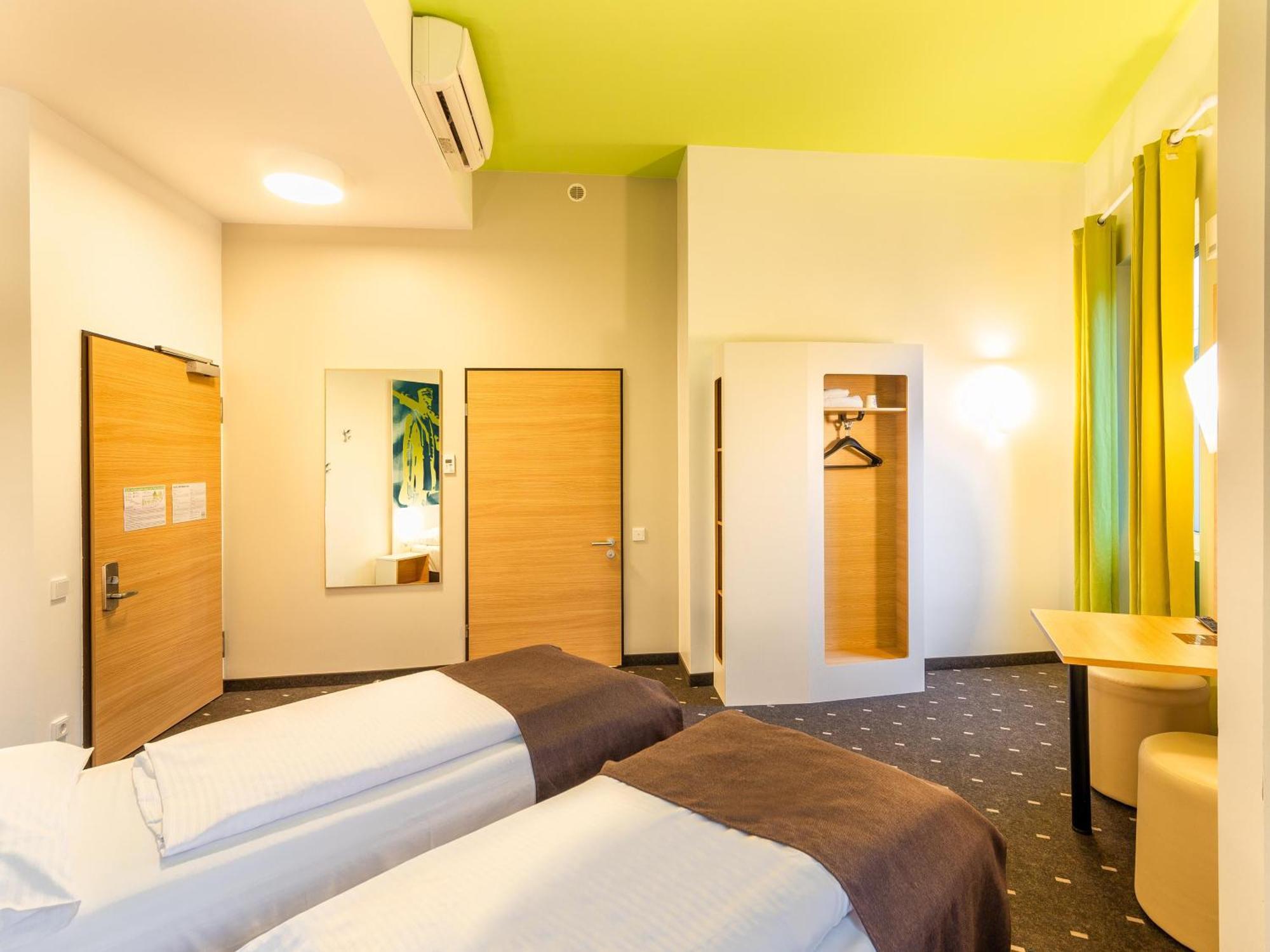B&B Hotel Крефелд Екстериор снимка