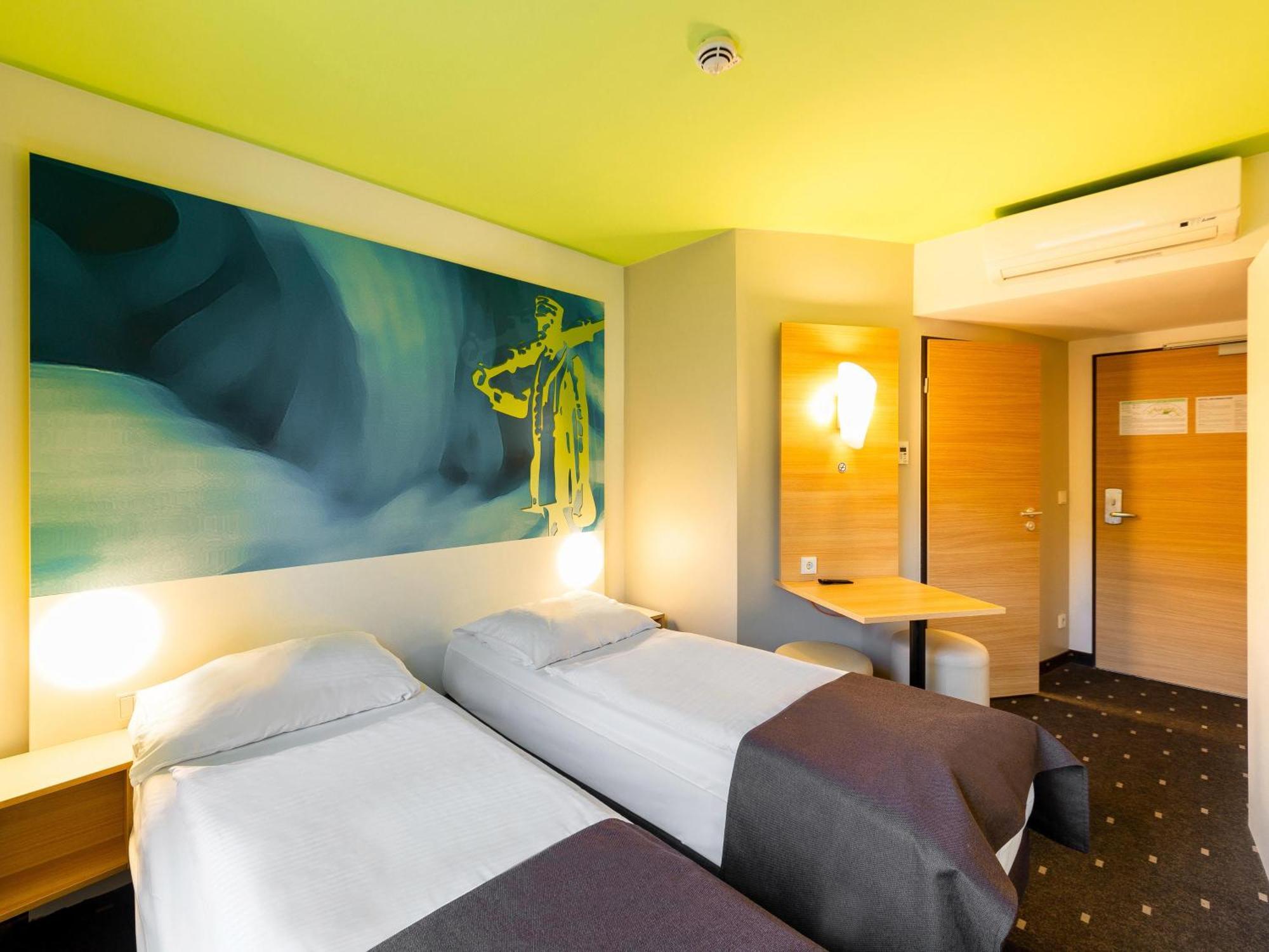 B&B Hotel Крефелд Екстериор снимка